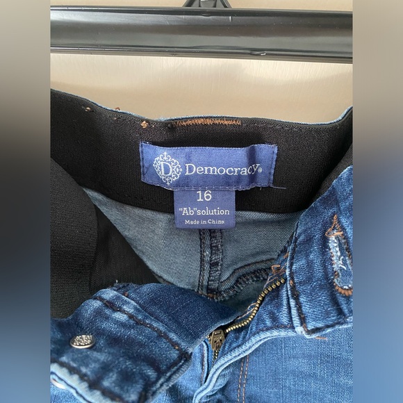 Democracy Ab Solution Denim Jean Shorts - Picture 3 of 4